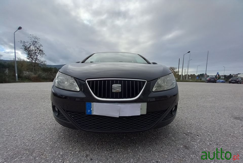2010' SEAT Ibiza photo #2