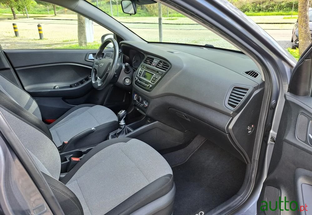 2015' Hyundai i20 photo #5