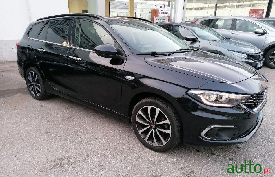 2018' Fiat Tipo Station Wagon photo #2