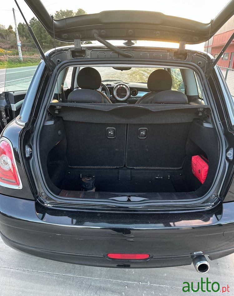 2009' MINI Cooper Auto. photo #3