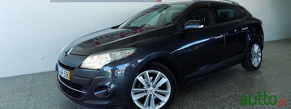 2011' Renault Megane Sport Tourer photo #1