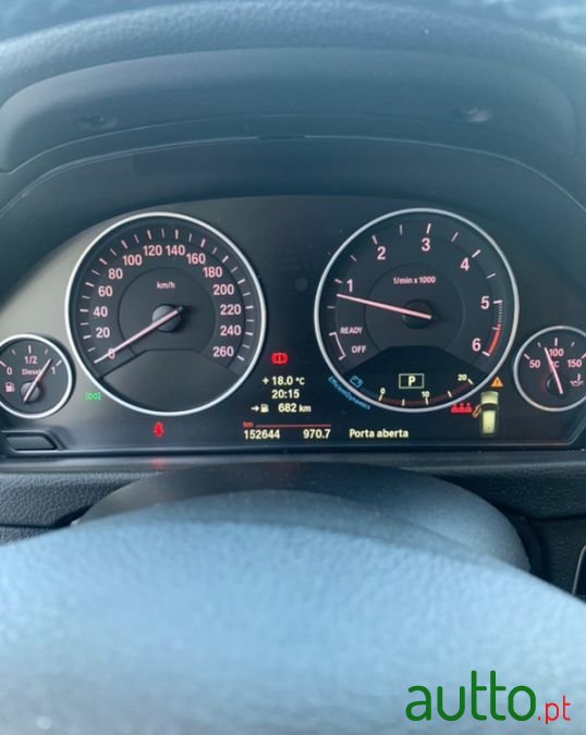 2014' BMW 320 photo #2