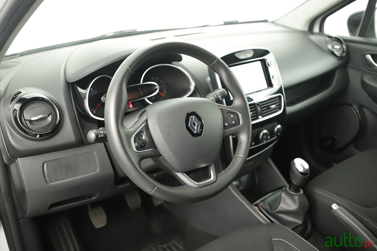 2020' Renault Clio Sport Tourer photo #6