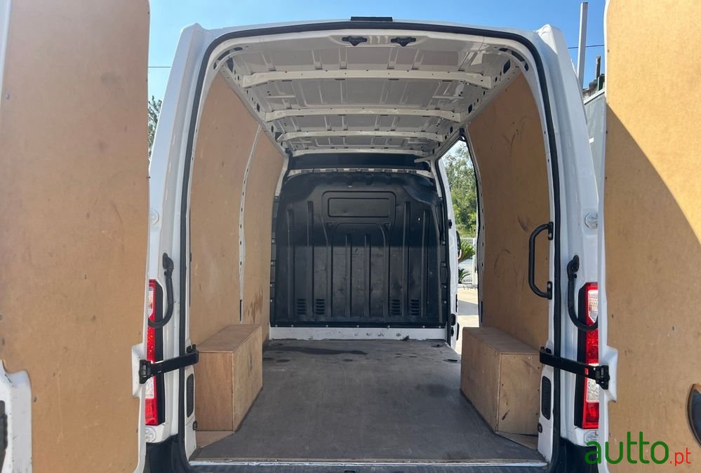 2020' Renault Master photo #4
