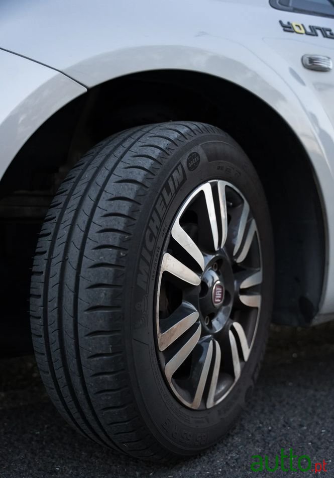 2015' Fiat Punto photo #6