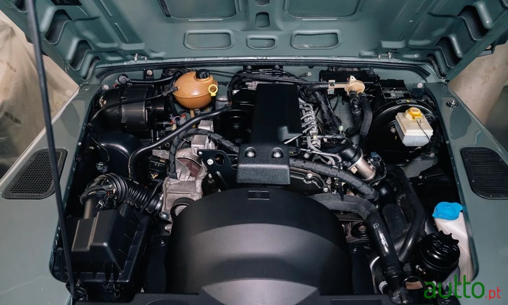 2011' Land Rover Defender photo #6