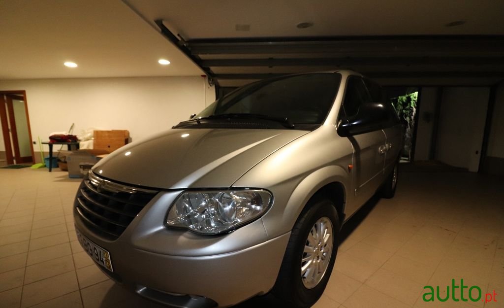 2006' Chrysler Voyager photo #3