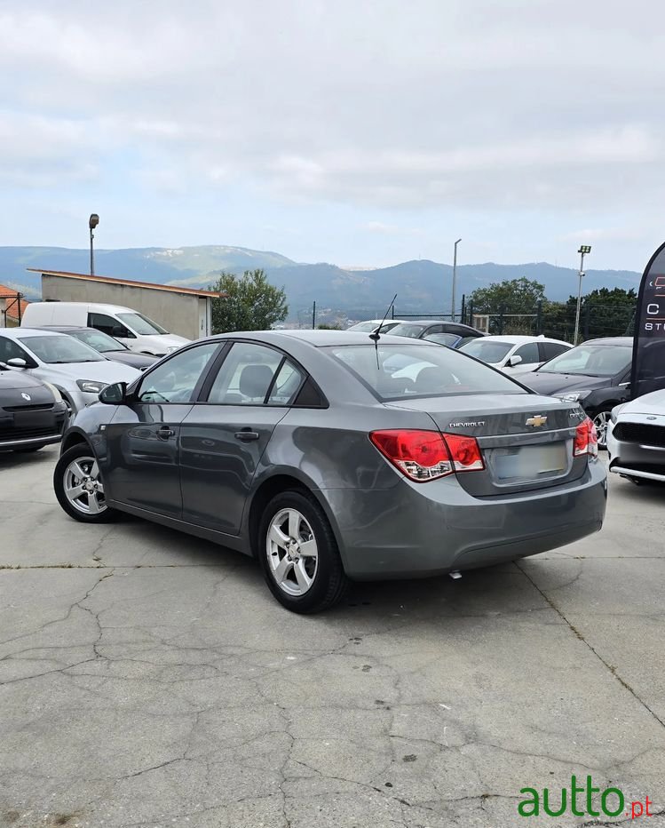 2011' Chevrolet Cruze 1.6 Ls photo #2
