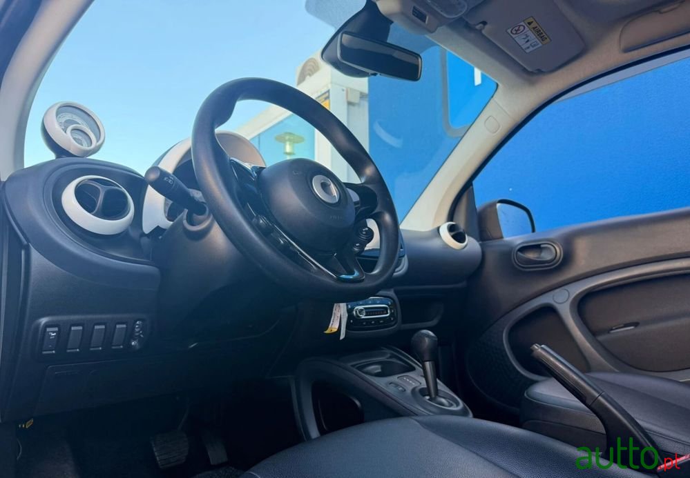 2019' Smart Fortwo Electric Drive Passion photo #2