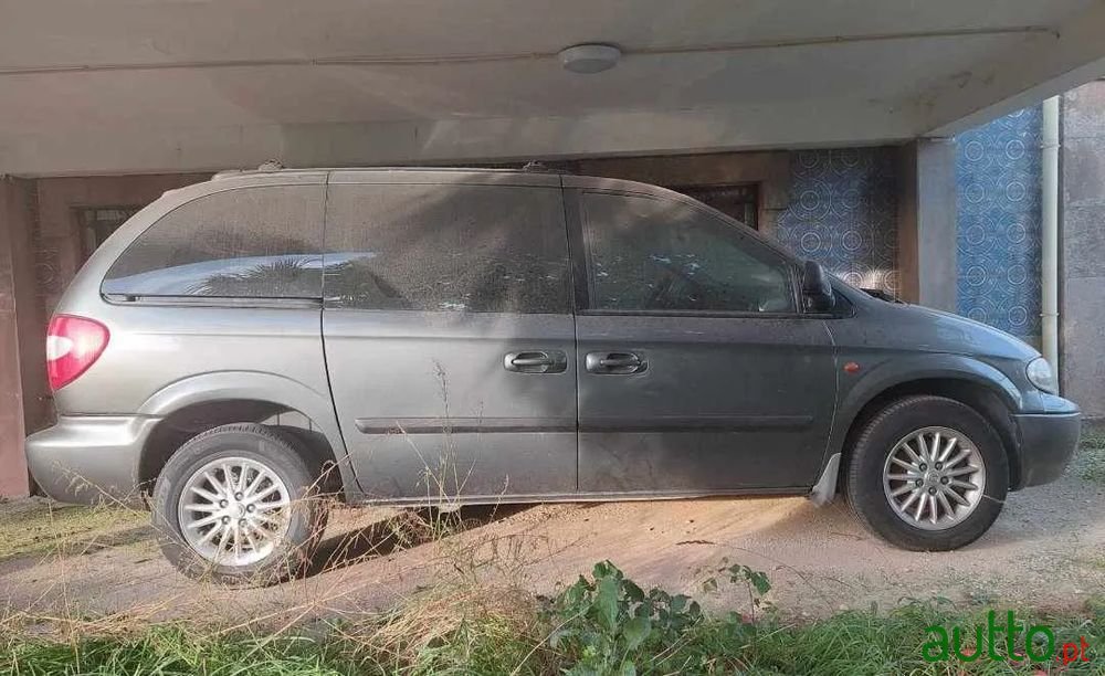 2006' Chrysler Voyager photo #2