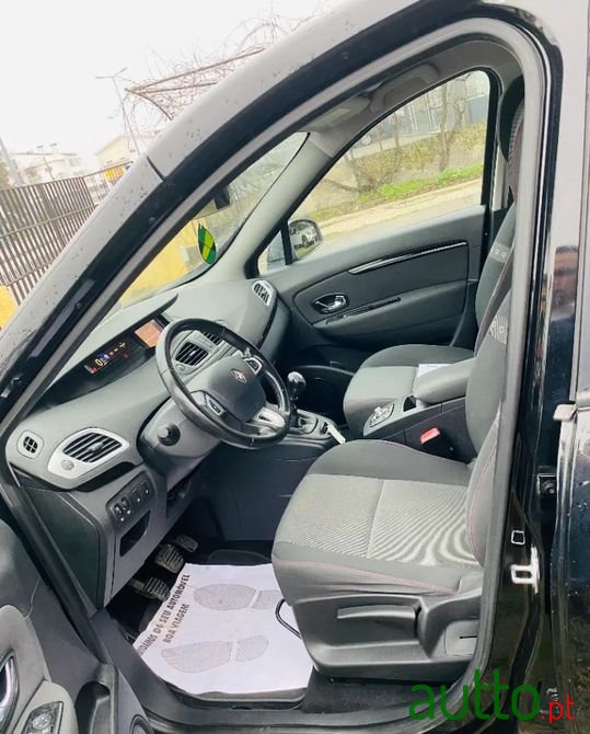 2013' Renault Grand Scenic photo #5