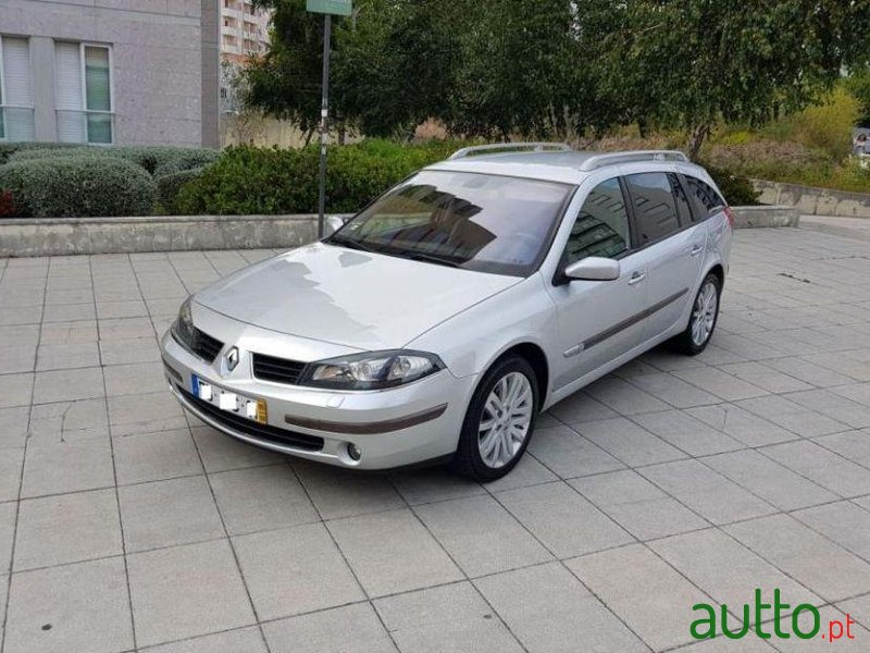 2005' Renault Laguna Break photo #2