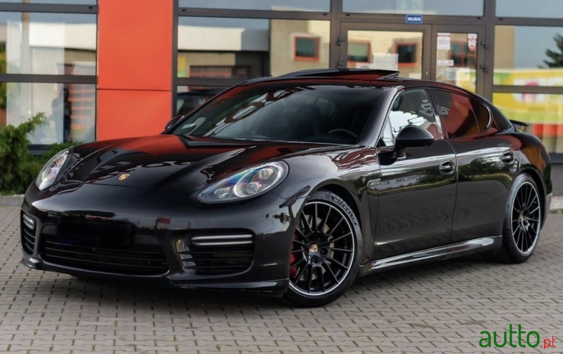 2014' Porsche Panamera GTS photo #2