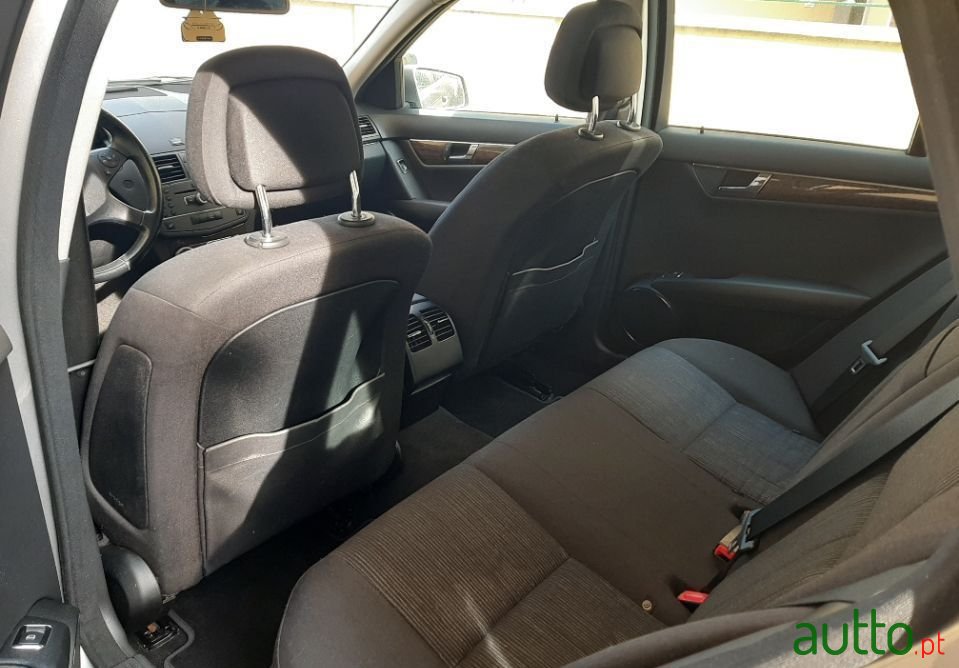 2009' Mercedes-Benz C-220 photo #3