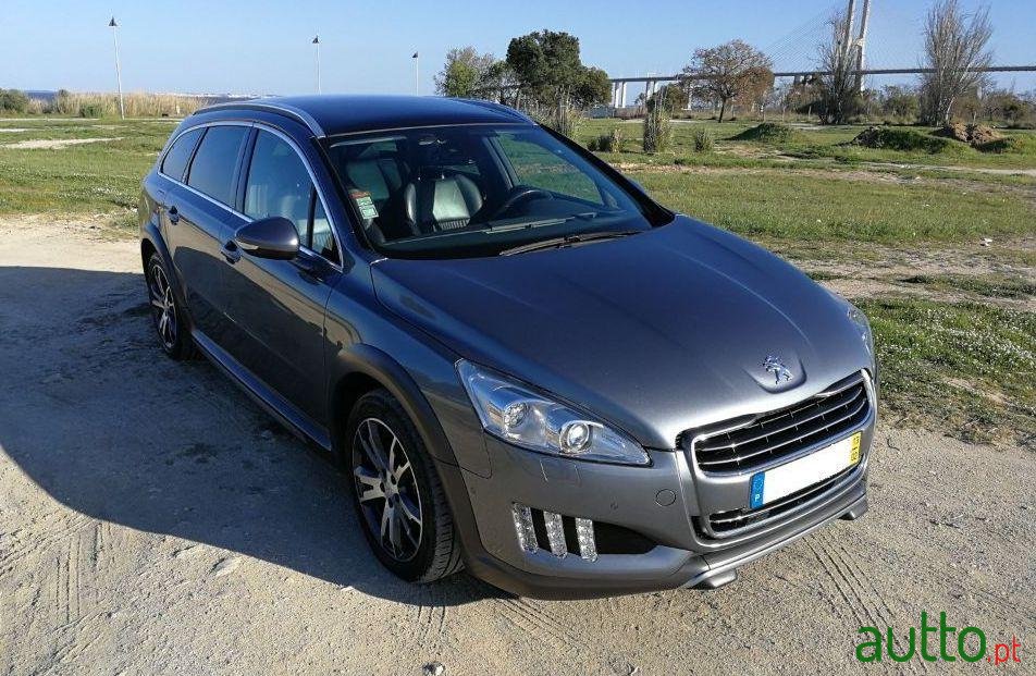 2013' Peugeot 508-Rxh Hybrid4 photo #1