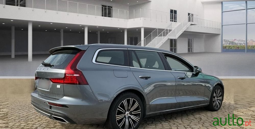 2021' Volvo V60 photo #3
