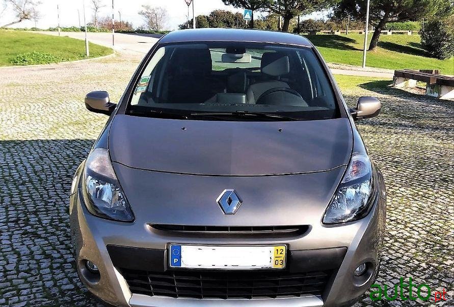 2012' Renault Clio photo #2