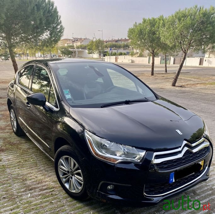 2013' Citroen DS4 photo #1