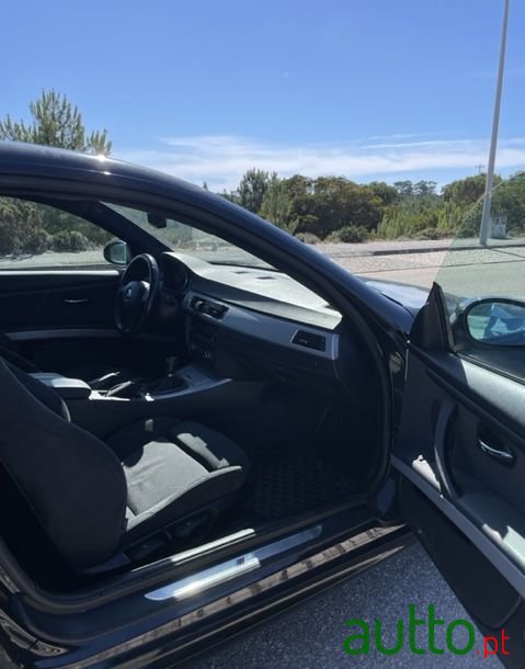 2009' BMW 320 photo #4