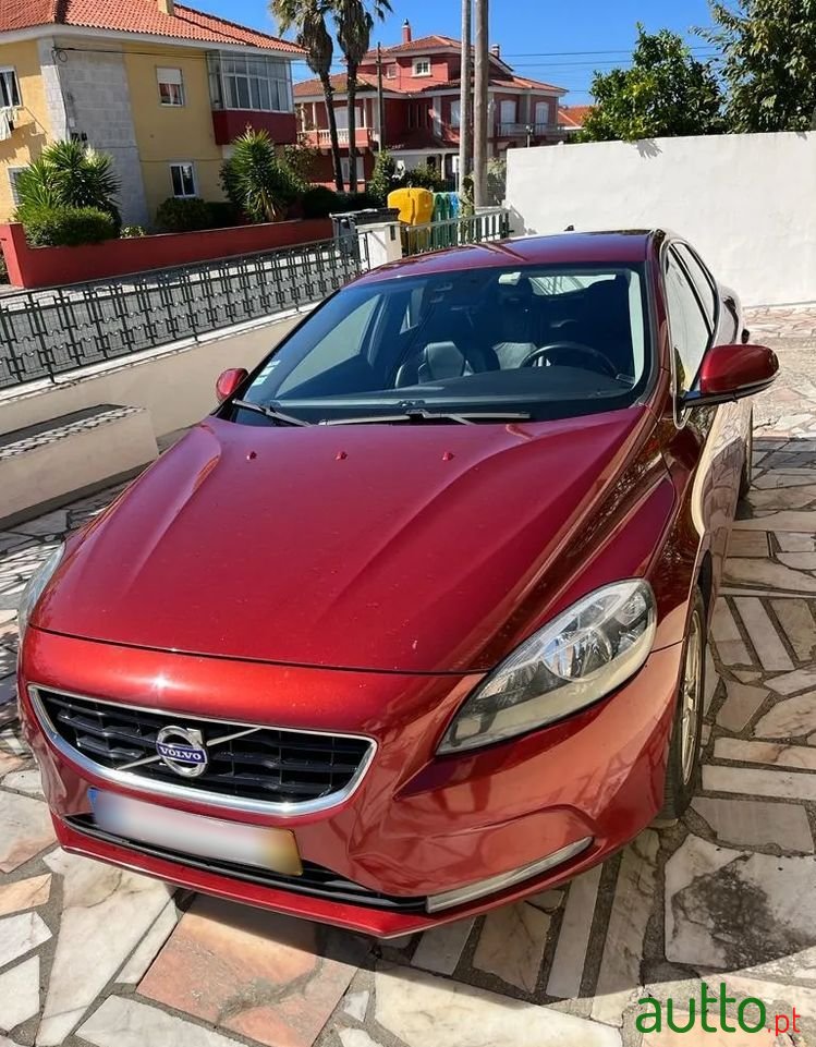 2013' Volvo V40 1.6 D2 Momentum photo #1