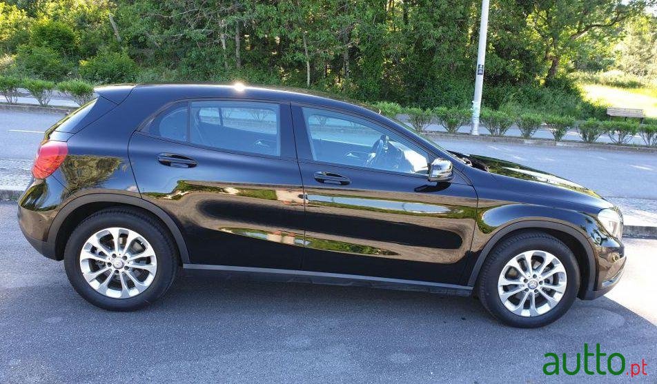 2015' Mercedes-Benz Gla-180 photo #1