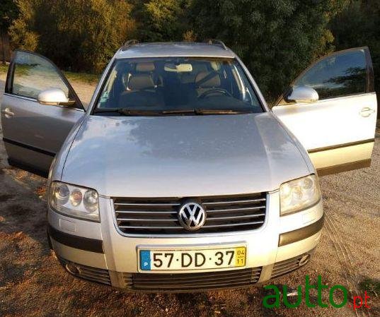 2004' Volkswagen Passat Variant photo #3