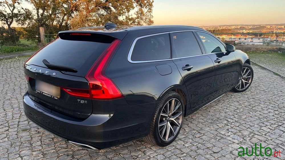 2020' Volvo V90 photo #2