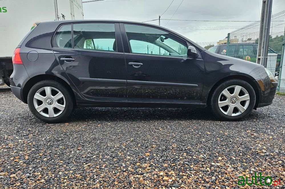 2004' Volkswagen Golf photo #3