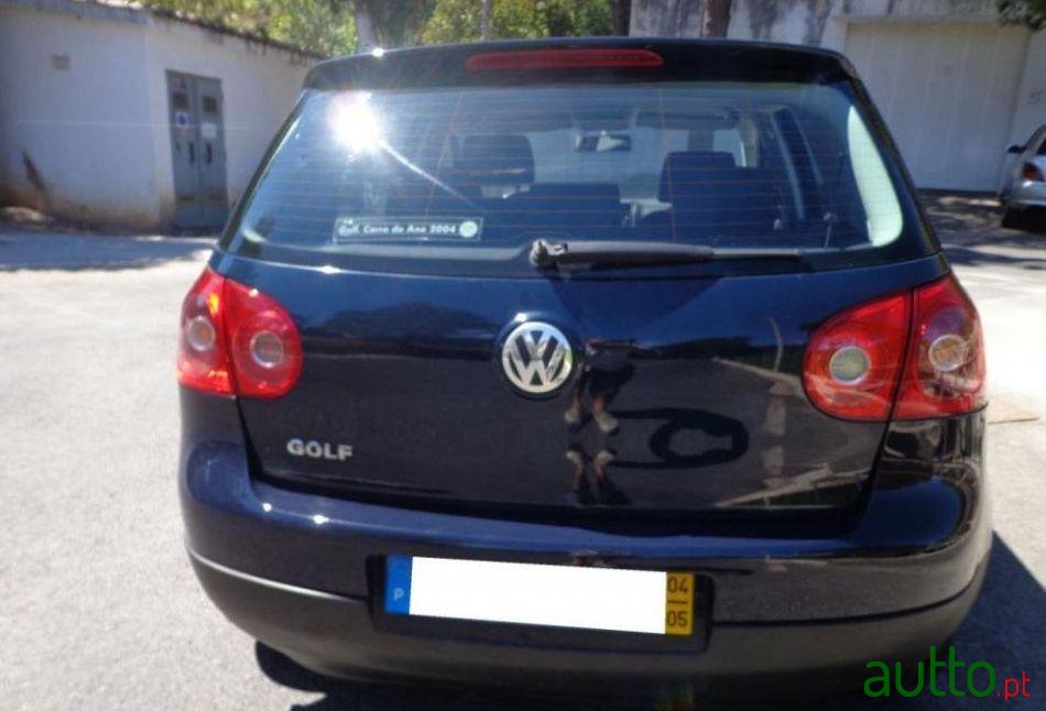 2004' Volkswagen Golf photo #2