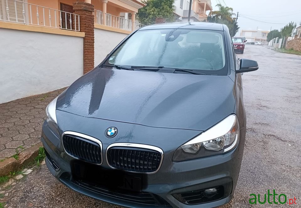 2016' BMW 216 Gran Tourer photo #3