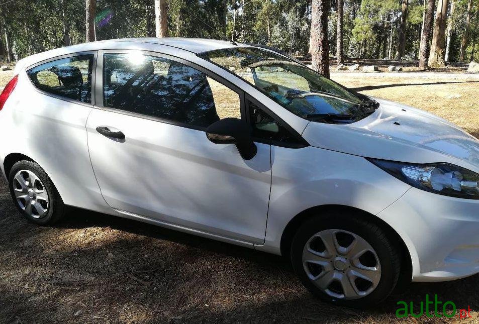 2011' Ford Fiesta 1.4 Tdci Econetic photo #2