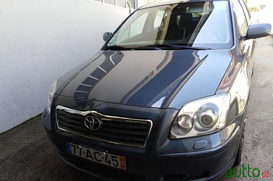 2005' Toyota Avensis photo #2