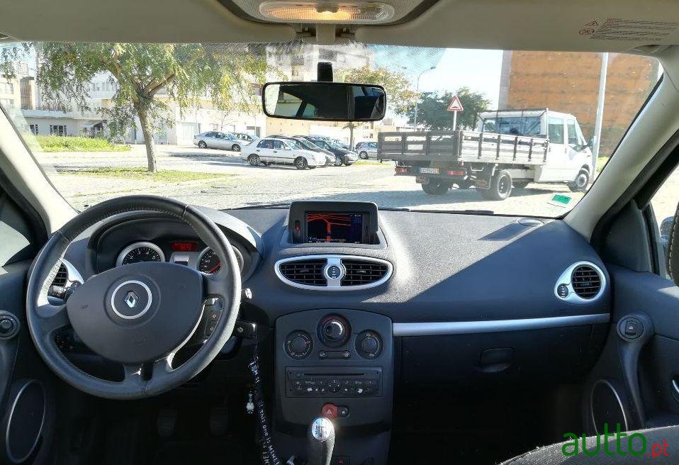 2009' Renault Clio photo #1