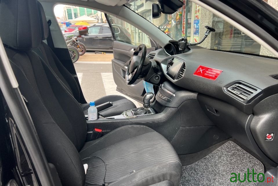 2016' Peugeot 308 Sw photo #2