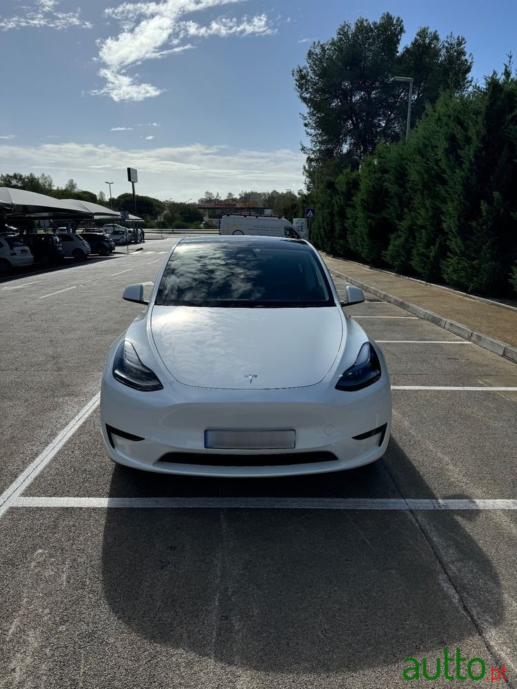 2024' Tesla Model Y Tração Traseira photo #1