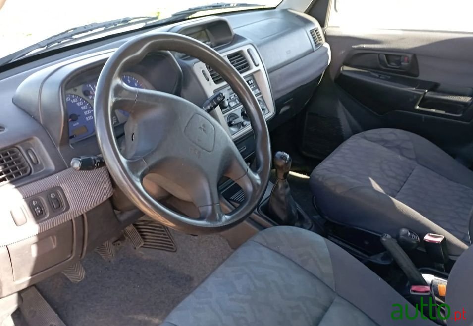 2001' Mitsubishi Pajero Pinin photo #4