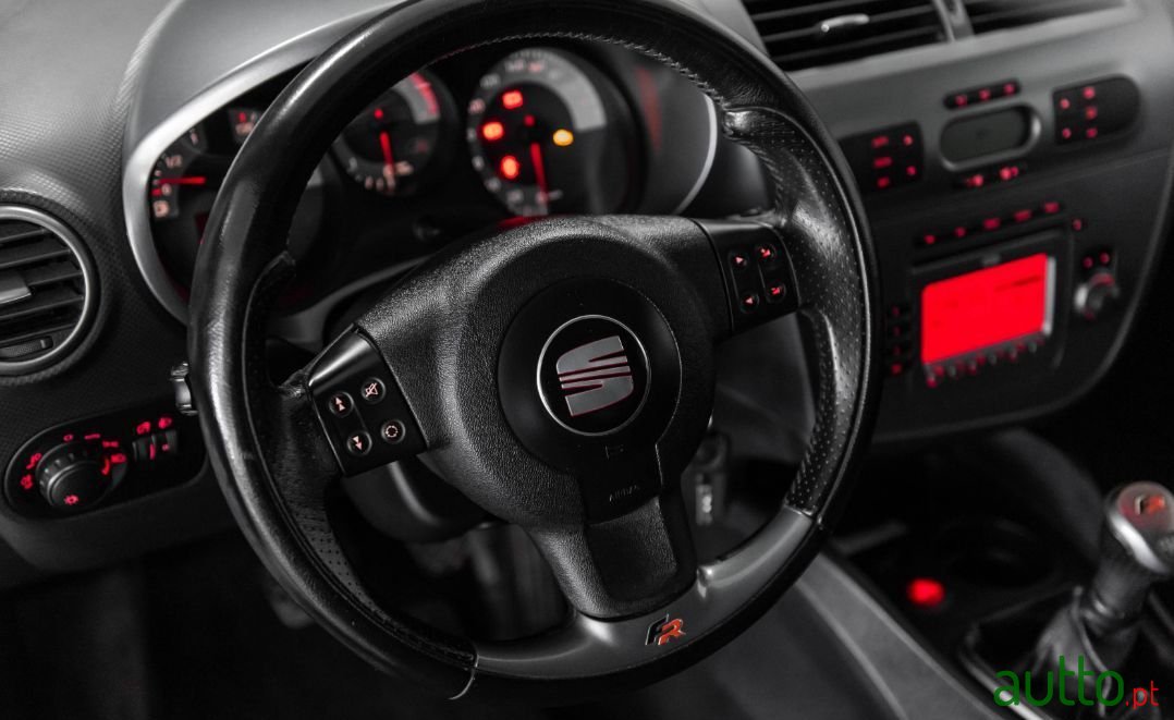 2008' SEAT Leon photo #6