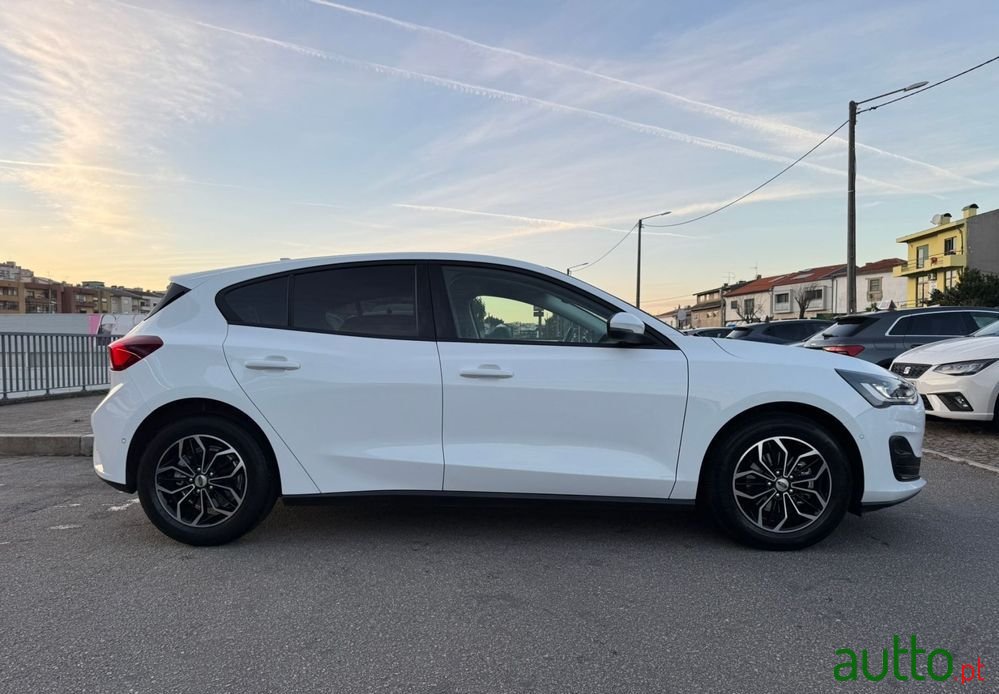 2022' Ford Focus photo #5