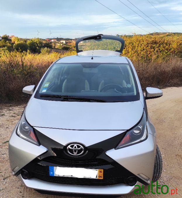 2016' Toyota Aygo photo #2