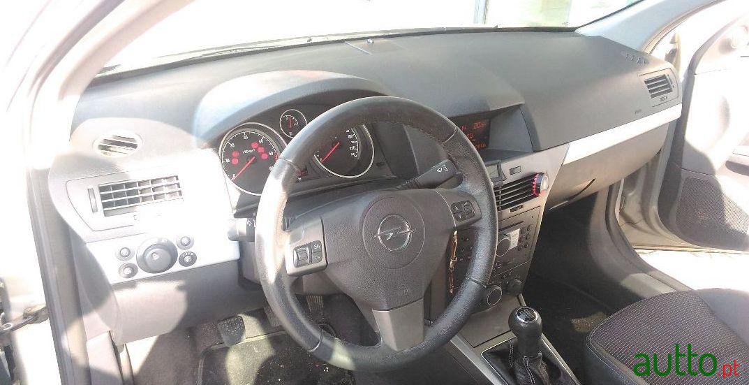 2006' Opel Astra 1.3 Cdti Cosmo photo #1