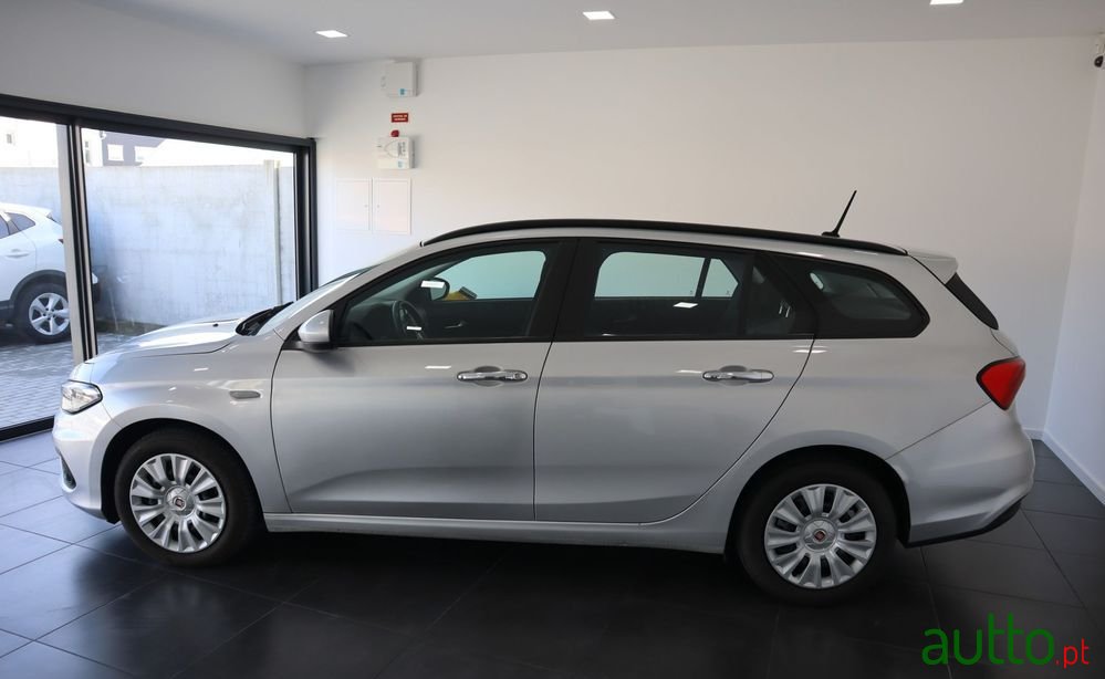 2017' Fiat Tipo Station Wagon photo #3