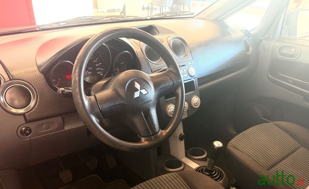 2008' Mitsubishi Colt photo #6