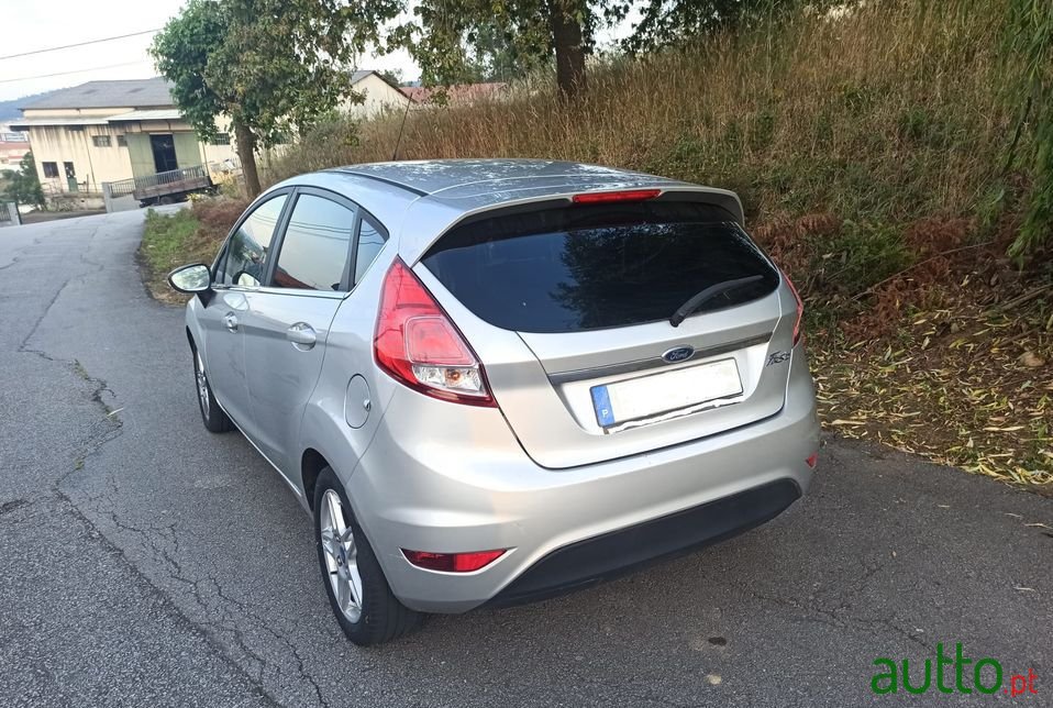 2015' Ford Fiesta photo #4