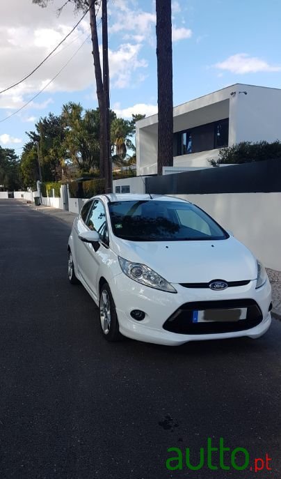 2011' Ford Fiesta photo #3