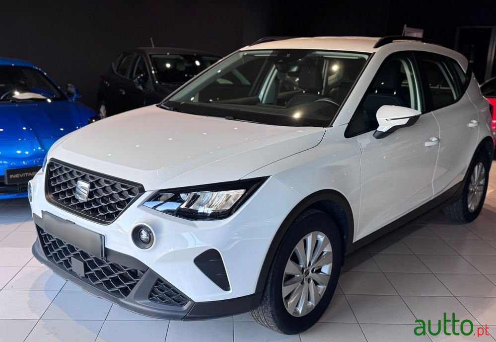 2023' SEAT Arona 1.0 Tsi Style photo #1