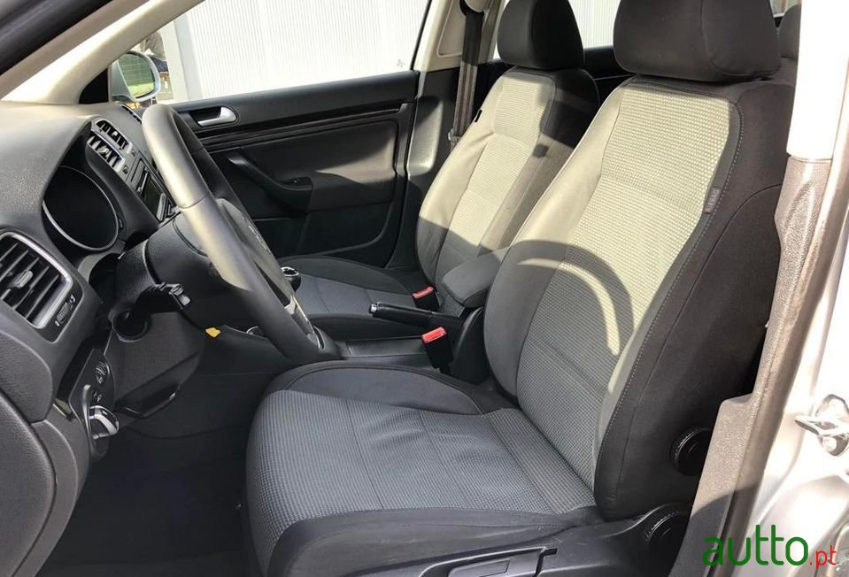 2011' Volkswagen Golf Variant photo #5