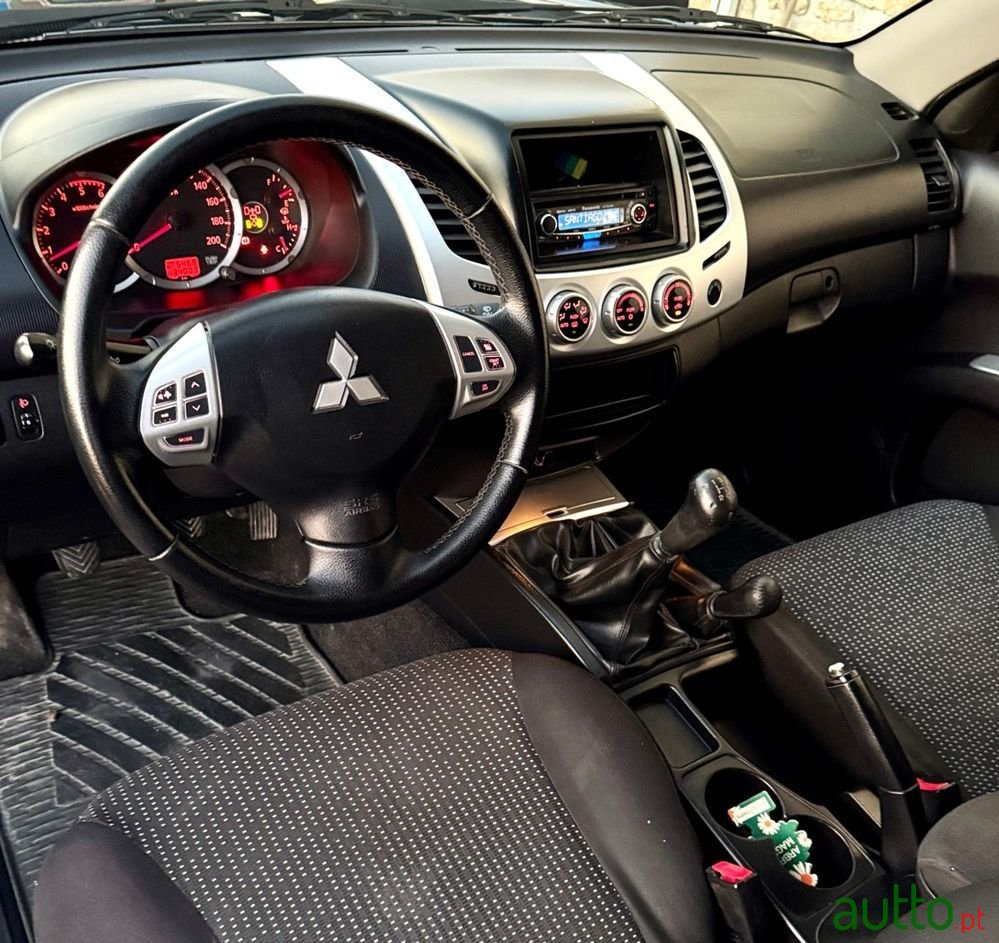 2014' Mitsubishi L200 photo #5