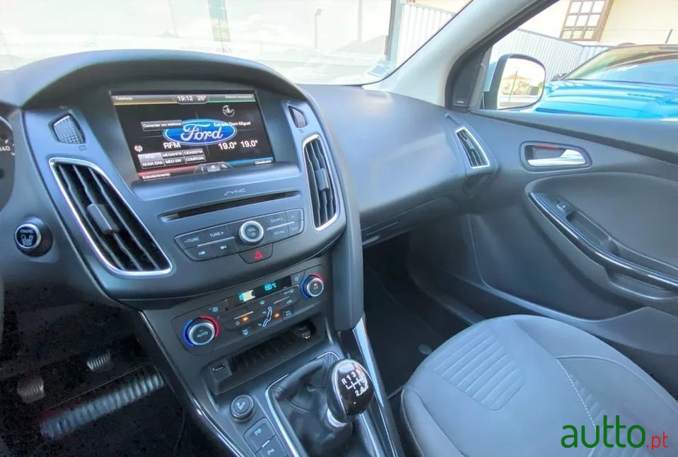 2015' Ford Focus Sw photo #5