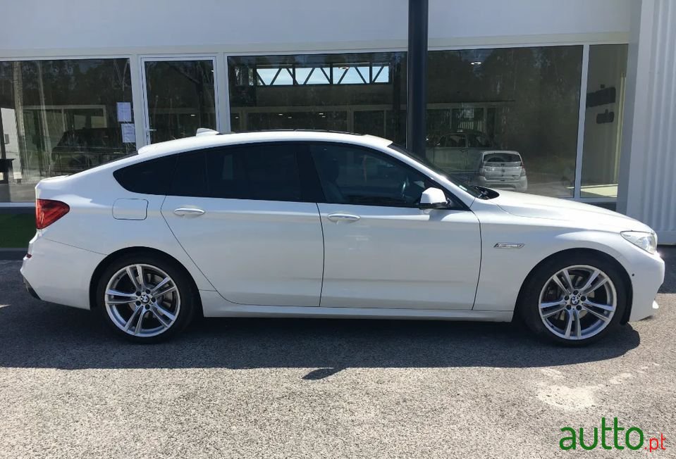 2012' BMW 535 Gran Turismo photo #6