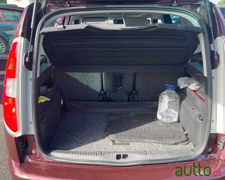 2012' Skoda Roomster photo #2